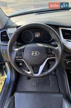 Внедорожник / Кроссовер Hyundai Tucson 2015 в 