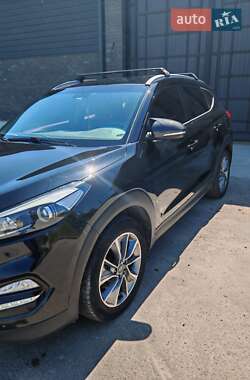 Внедорожник / Кроссовер Hyundai Tucson 2017 в 