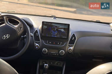 Внедорожник / Кроссовер Hyundai Tucson 2013 в 