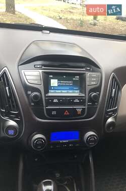 Внедорожник / Кроссовер Hyundai Tucson 2014 в 