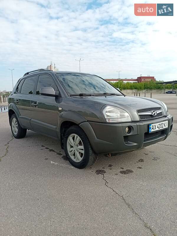 Внедорожник / Кроссовер Hyundai Tucson 2009 в 
