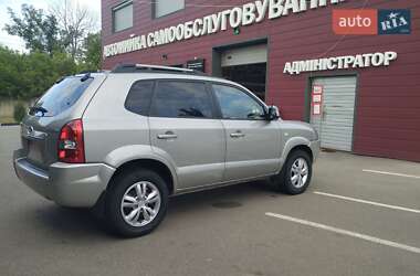 Внедорожник / Кроссовер Hyundai Tucson 2010 в 