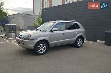 Внедорожник / Кроссовер Hyundai Tucson 2010 в 