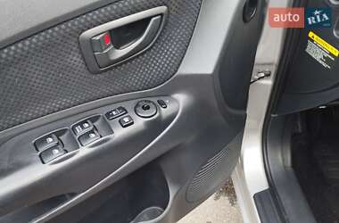 Внедорожник / Кроссовер Hyundai Tucson 2010 в 