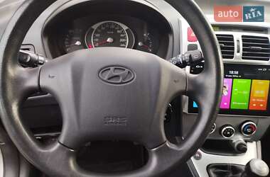 Внедорожник / Кроссовер Hyundai Tucson 2010 в 