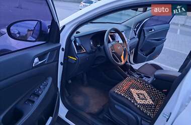 Позашляховик / Кросовер Hyundai Tucson 2016 в 