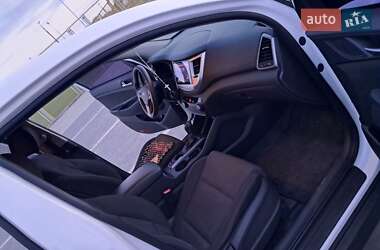 Позашляховик / Кросовер Hyundai Tucson 2016 в 