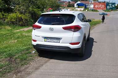 Внедорожник / Кроссовер Hyundai Tucson 2016 в 