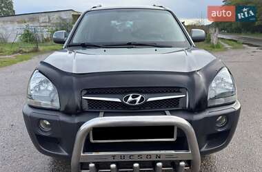 Внедорожник / Кроссовер Hyundai Tucson 2012 в 