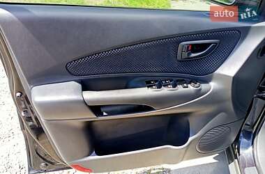 Позашляховик / Кросовер Hyundai Tucson 2012 в 