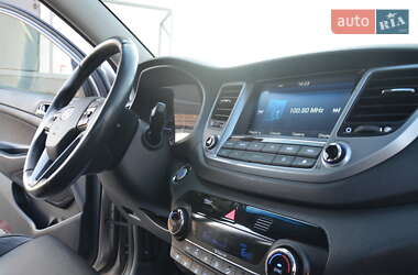 Внедорожник / Кроссовер Hyundai Tucson 2016 в 