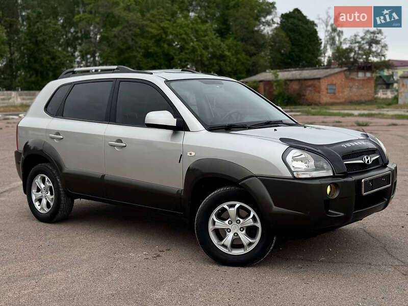Внедорожник / Кроссовер Hyundai Tucson 2010 в 