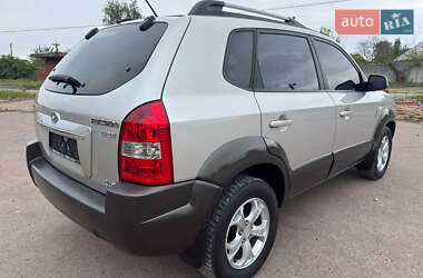 Внедорожник / Кроссовер Hyundai Tucson 2010 в 