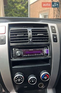 Внедорожник / Кроссовер Hyundai Tucson 2006 в 