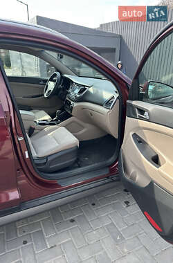 Внедорожник / Кроссовер Hyundai Tucson 2016 в 
