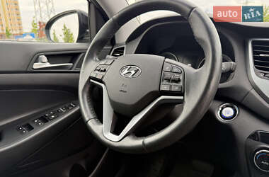 Внедорожник / Кроссовер Hyundai Tucson 2016 в 
