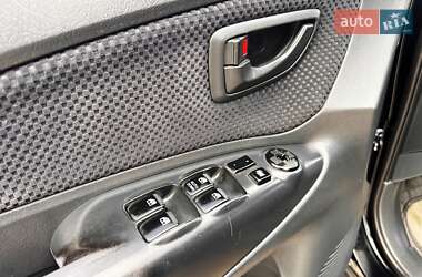 Позашляховик / Кросовер Hyundai Tucson 2009 в 