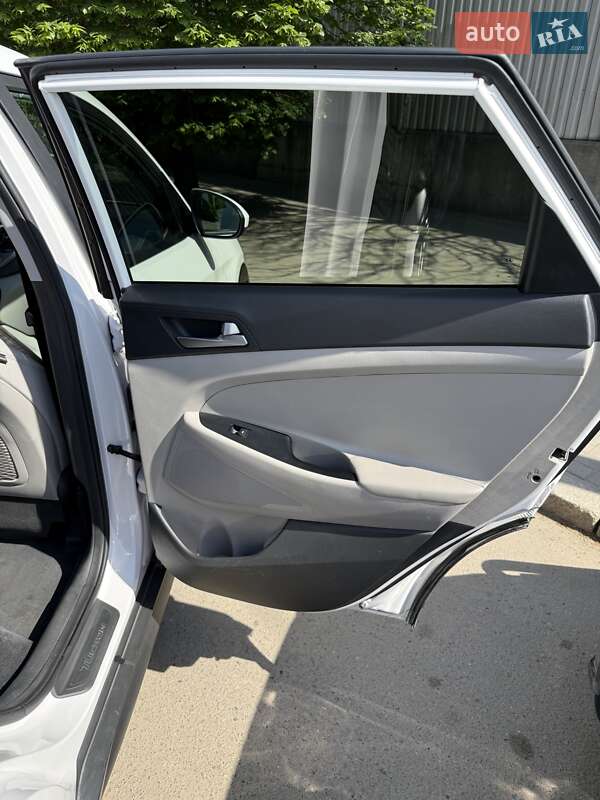 Внедорожник / Кроссовер Hyundai Tucson 2016 в Запорожье