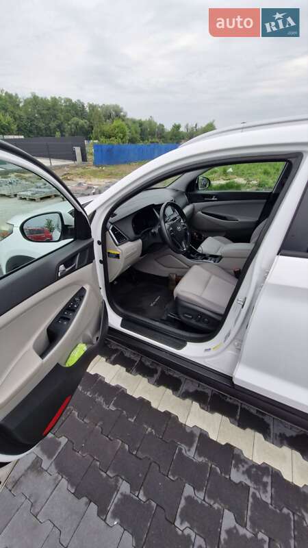 Позашляховик / Кросовер Hyundai Tucson 2015 в Ірпені