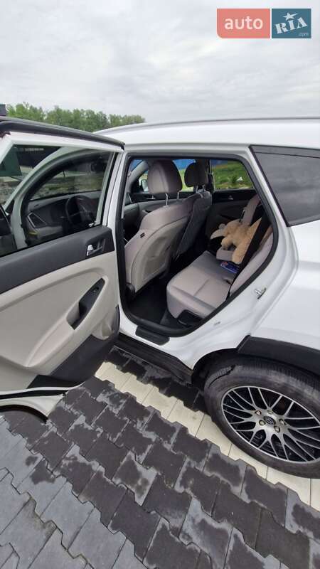 Позашляховик / Кросовер Hyundai Tucson 2015 в Ірпені