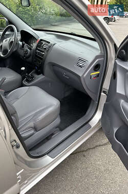 Позашляховик / Кросовер Hyundai Tucson 2005 в 