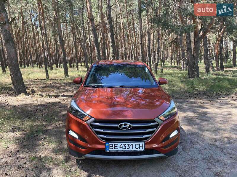 Внедорожник / Кроссовер Hyundai Tucson 2015 в 
