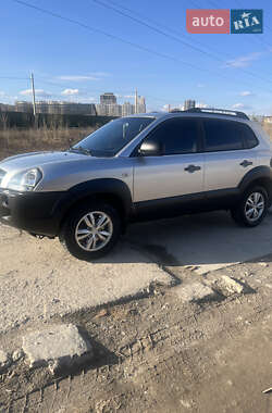 Внедорожник / Кроссовер Hyundai Tucson 2011 в 
