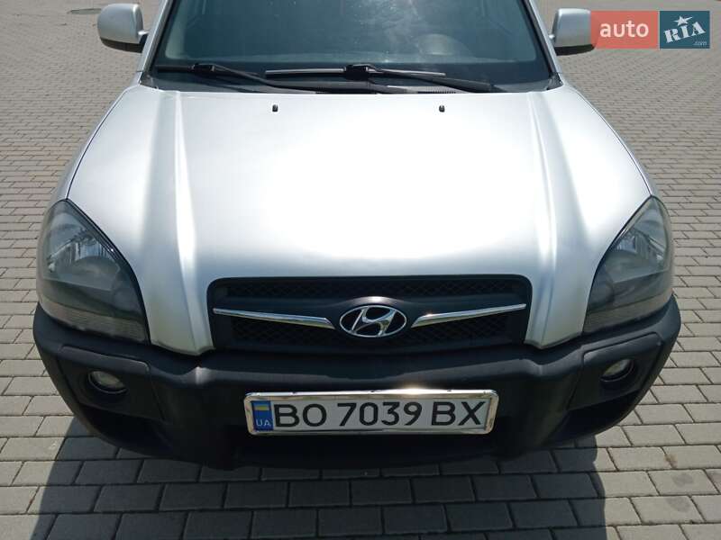Позашляховик / Кросовер Hyundai Tucson 2011 в 