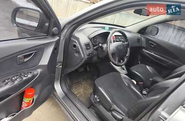 Внедорожник / Кроссовер Hyundai Tucson 2011 в 
