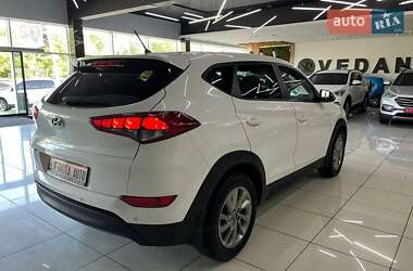Внедорожник / Кроссовер Hyundai Tucson 2016 в 