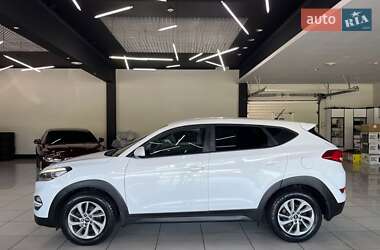Внедорожник / Кроссовер Hyundai Tucson 2016 в 