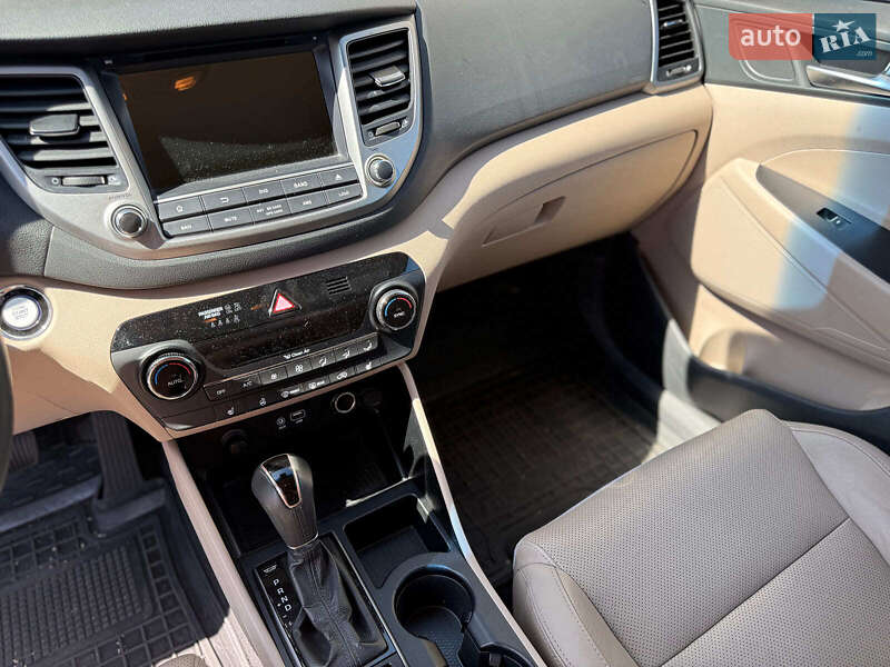 Позашляховик / Кросовер Hyundai Tucson 2016 в Одесі