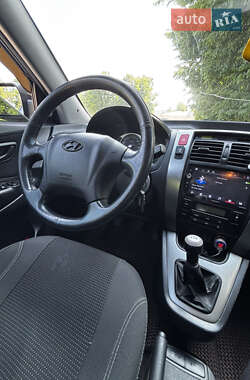 Внедорожник / Кроссовер Hyundai Tucson 2008 в 