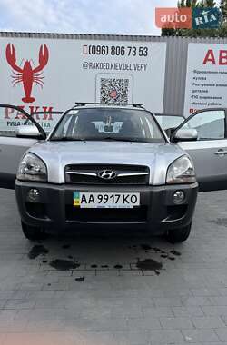 Внедорожник / Кроссовер Hyundai Tucson 2011 в 