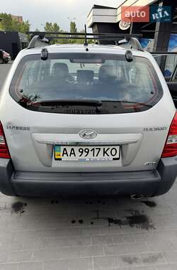 Внедорожник / Кроссовер Hyundai Tucson 2011 в 