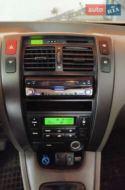 Внедорожник / Кроссовер Hyundai Tucson 2005 в 