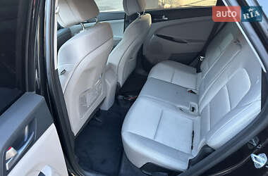 Внедорожник / Кроссовер Hyundai Tucson 2015 в 