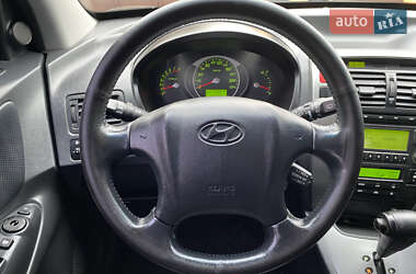 Внедорожник / Кроссовер Hyundai Tucson 2009 в 
