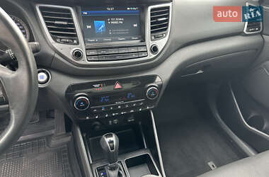 Внедорожник / Кроссовер Hyundai Tucson 2016 в 