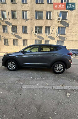 Внедорожник / Кроссовер Hyundai Tucson 2017 в 