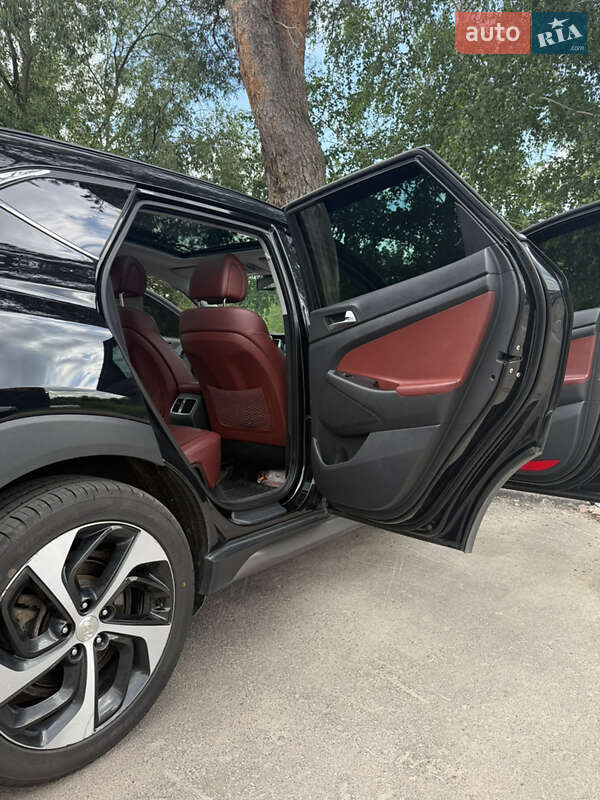 Позашляховик / Кросовер Hyundai Tucson 2016 в Києві