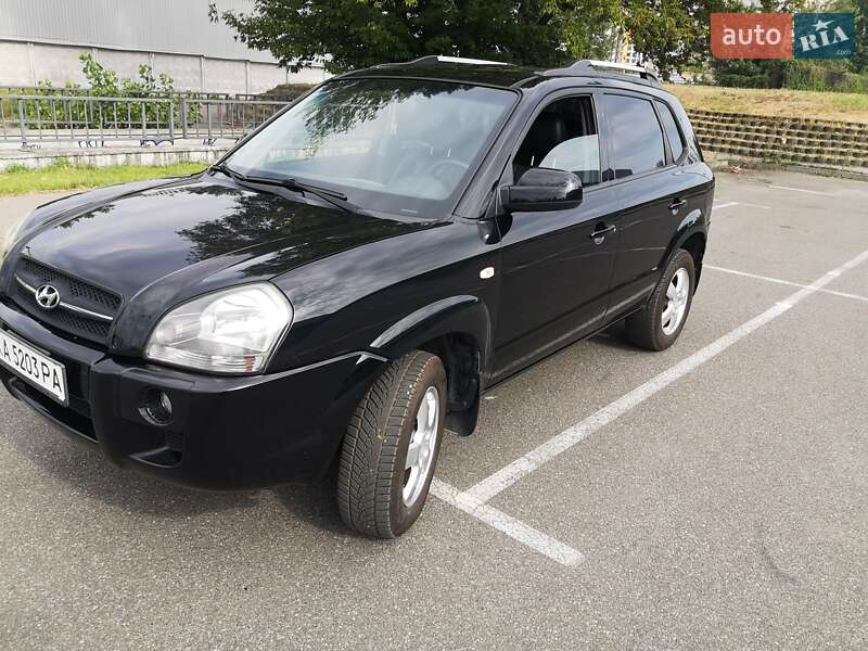 Внедорожник / Кроссовер Hyundai Tucson 2006 в 