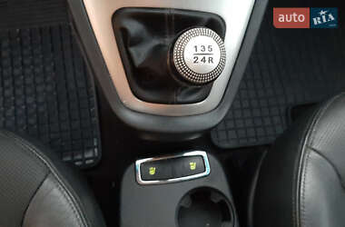 Внедорожник / Кроссовер Hyundai Tucson 2009 в 