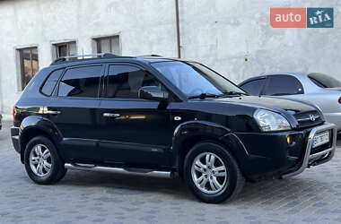 Внедорожник / Кроссовер Hyundai Tucson 2005 в  фото 2 Внедорожник / Кроссовер Hyundai Tucson 2005 в