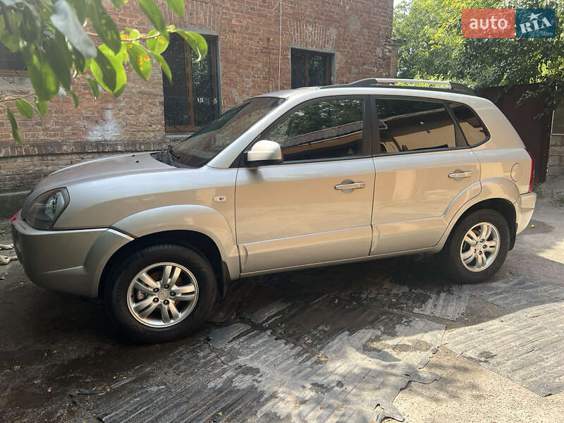 Позашляховик / Кросовер Hyundai Tucson 2009 в Дніпрі