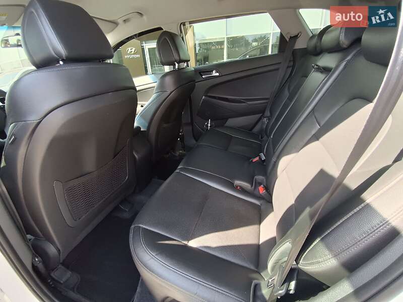 Позашляховик / Кросовер Hyundai Tucson 2015 в Полтаві