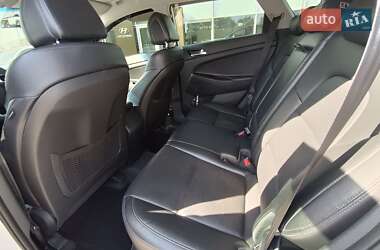 Внедорожник / Кроссовер Hyundai Tucson 2015 в 