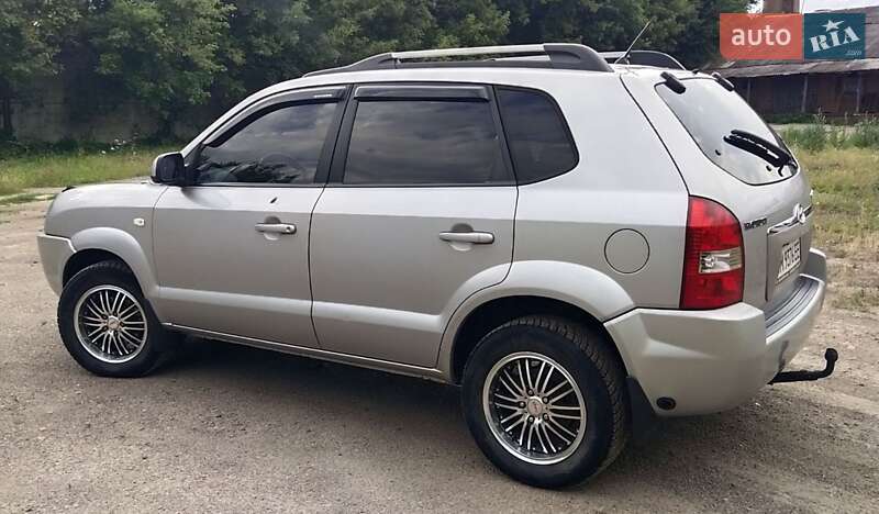 Внедорожник / Кроссовер Hyundai Tucson 2005 в Ромнах