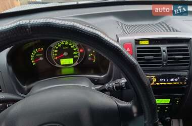 Внедорожник / Кроссовер Hyundai Tucson 2006 в 