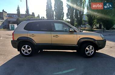 Внедорожник / Кроссовер Hyundai Tucson 2004 в 